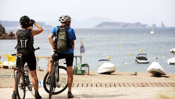 Una spiaggia nelle vicinanze
