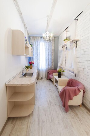 Pimennysverhot, silitysrauta/-lauta, ilmainen Wi-Fi, vuodevaatteet