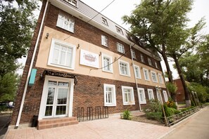 Pintu masuk properti