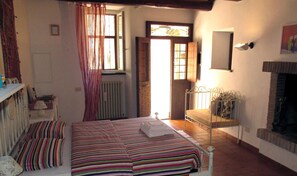 Departamento | Ropa de cama de alta calidad, escritorio, cunas gratuitas y camas extra 