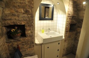 Studio | Badkamer met wastafel