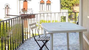 Deluxe Double Room | Terrace/patio