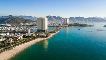 Vista para praia/oceano