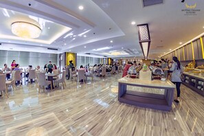 A spacious hotel lobby with marble flooring, modern lighting fixtures, and a buffet area. - Muong Thanh Luxury Khanh Hoa Hotel (Nha Trang)