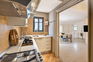 Apartment, 2 Bedrooms | Private kitchen | Full-size fridge, microwave, oven, stovetop - Family 2 bedroom Apartment Terrace Sorrento Centre (Sorrento)