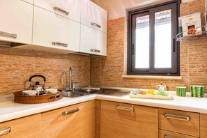 Private kitchen - Family 2 bedroom Apartment Terrace Sorrento Centre (Sorrento)