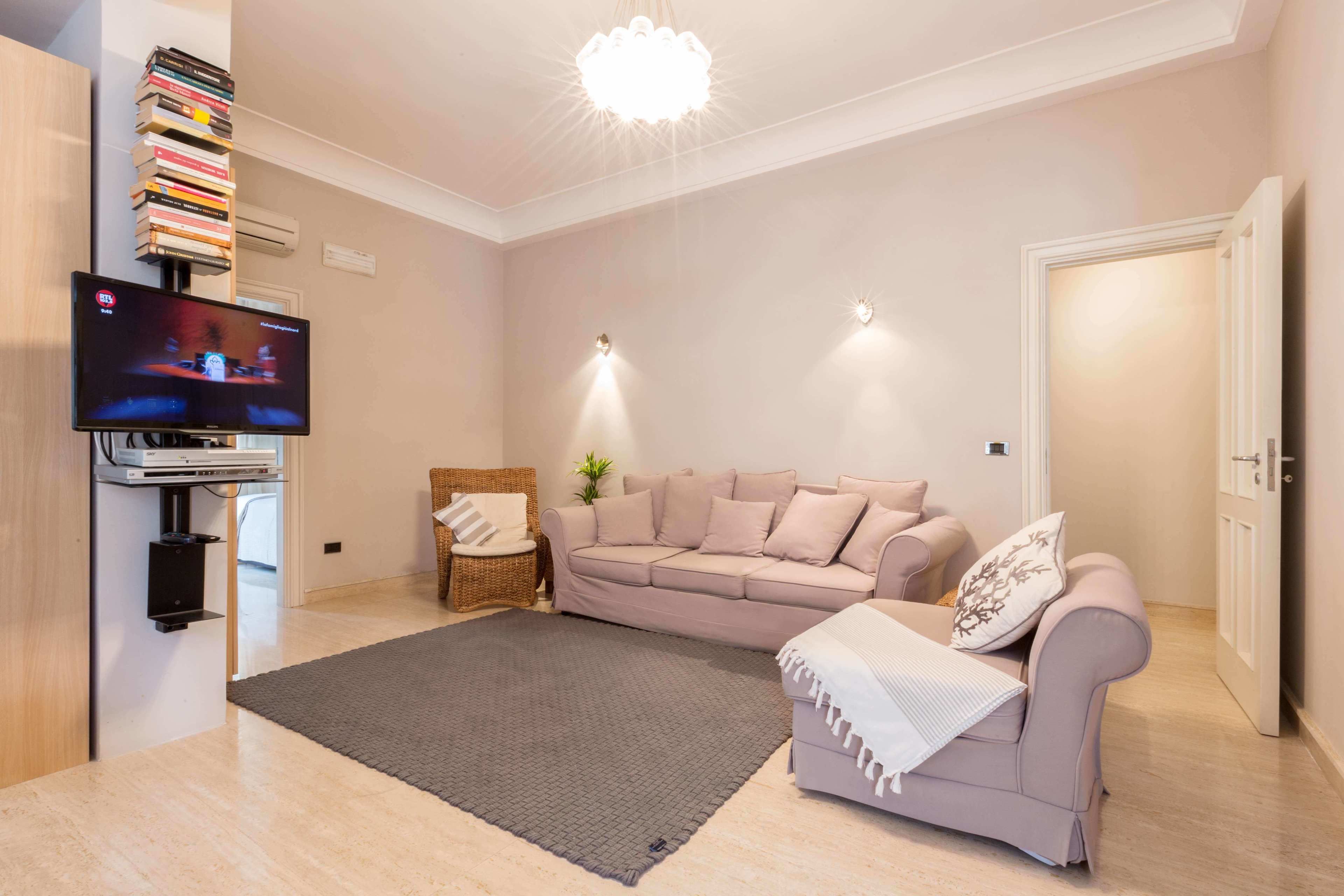 Apartamento, 2 quartos | Área de estar | Smart TV, DVD player