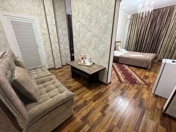 Superior Double Room | In-room safe, blackout drapes, soundproofing, free WiFi - Ratmina (Nukus)