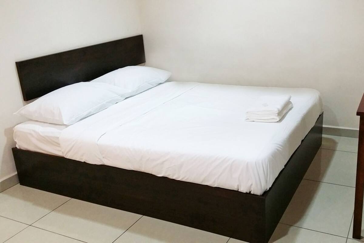 Standard Queen | Free WiFi