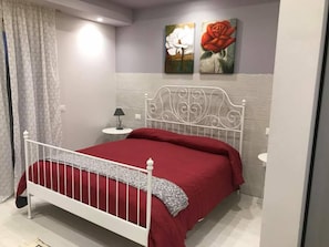 Individually decorated, individually furnished, desk, soundproofing - B&B Geolja (Gioia Tauro)
