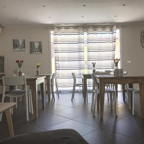 Tägliches inbegriffenes Frühstücksbuffet