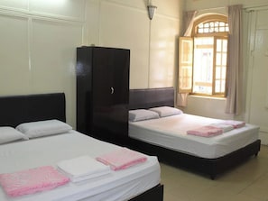 Kamar Keluarga (Attached Bathroom - FML) | Setrika/meja setrika, Wi-Fi gratis, dan seprai linen