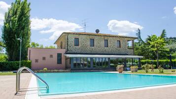 Piscine extérieure
