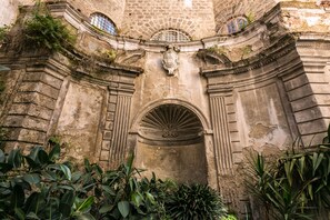 Property entrance - Lovely apt in Sorrento Old town Close to the Beach (Sorrento)