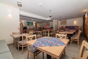 Lunch, dinner, brunch served; local cuisine  - Gościniec Folwark Nadawki (Wasilków)