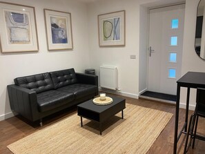 Standard Apartment | Living area | Flat-screen TV - The Scot (Oban)