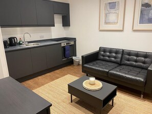 Standard Apartment | Private kitchen | Electric kettle - The Scot (Oban)