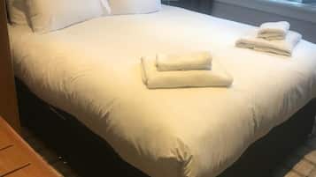 1 ๊ฐ์ ์นจ์ค, ์ฑ
์, ๋ฌด๋ฃ WiFi, ์นจ๋ ์ํธ