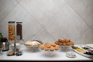 Free daily buffet breakfast  - Grand Hotel Mimino (Tbilisi)