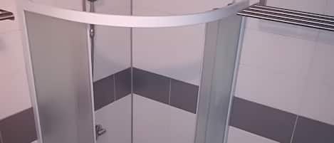 City Apartment, 1 Bedroom | Bathroom shower