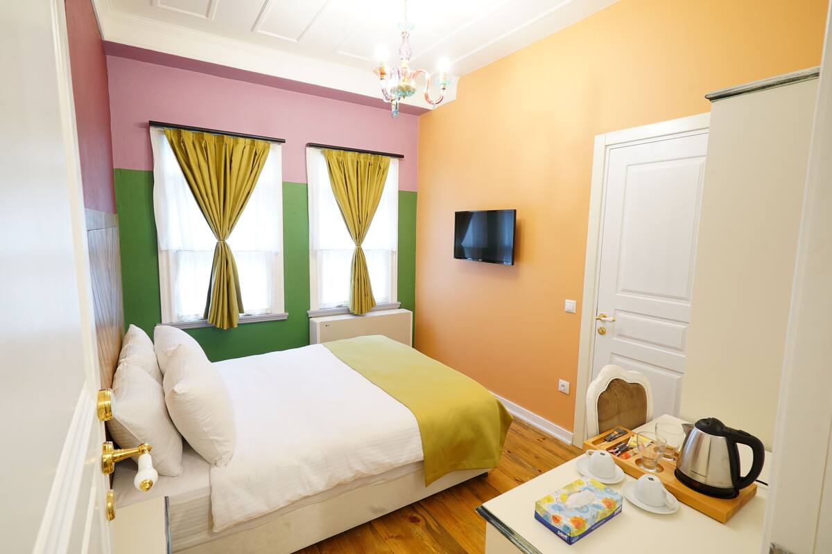 Minibar, desk, free WiFi