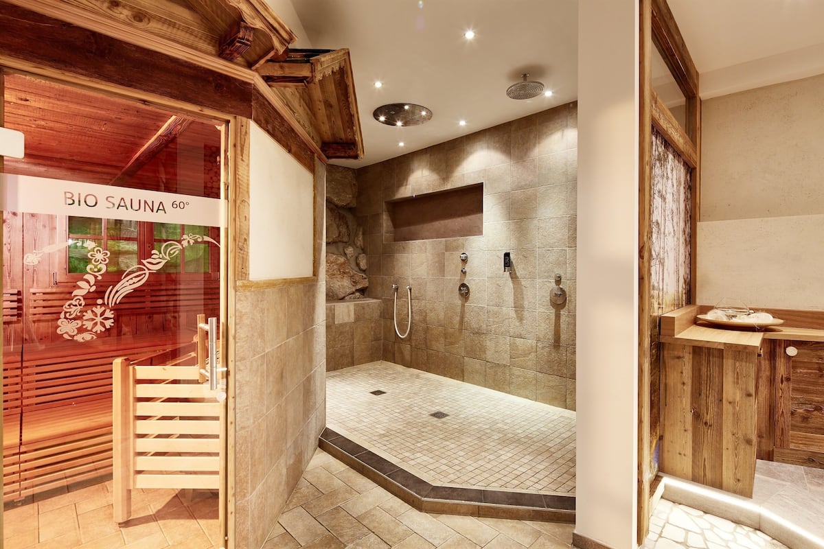 couples treatment room(s), sauna, hot tub, steam room