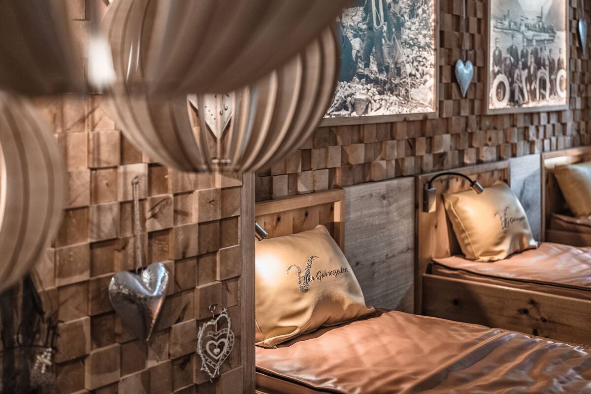 couples treatment room(s), sauna, hot tub, steam room