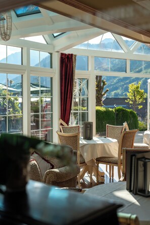 2 bars/lounges - VIER JAHRESZEITEN Wellnessresort Achensee (Eben am Achensee)