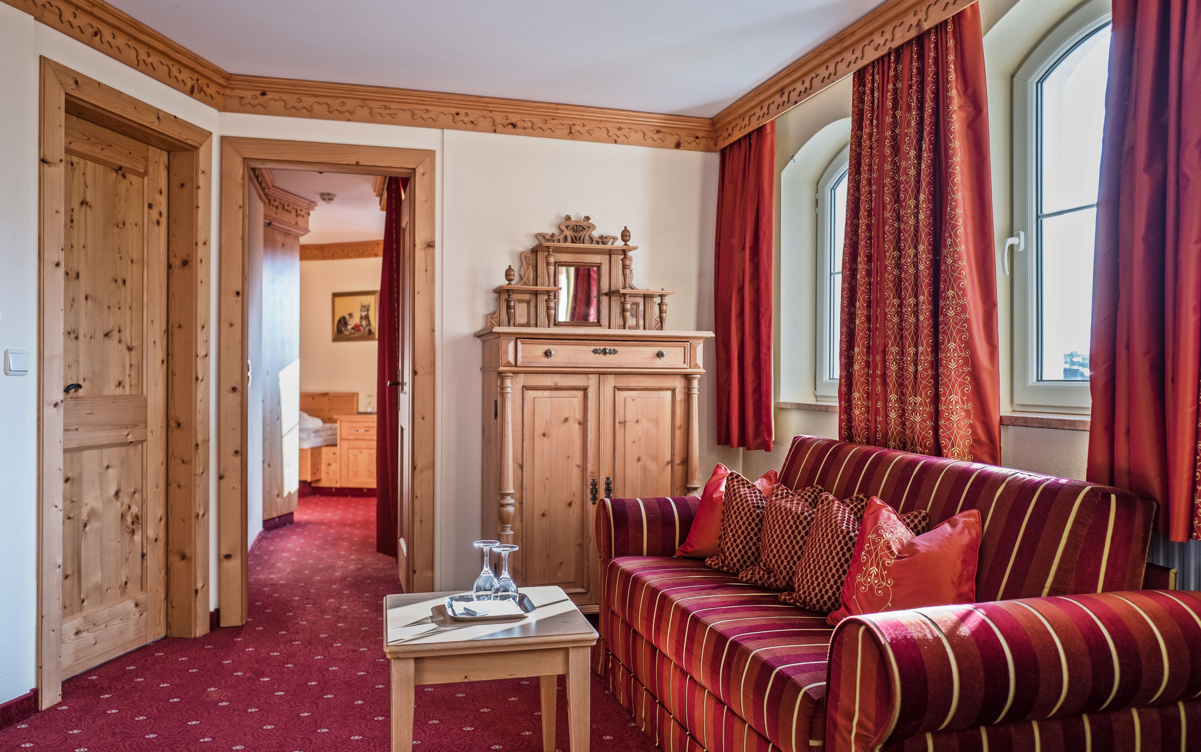 classic suite, multiple beds, non smoking, lake view | in-room safe, free wifi, bed sheets