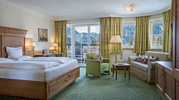 Junior Double Room, 1 Queen Bed with Sofa bed, Non Smoking | In-room safe, free WiFi, bed sheets