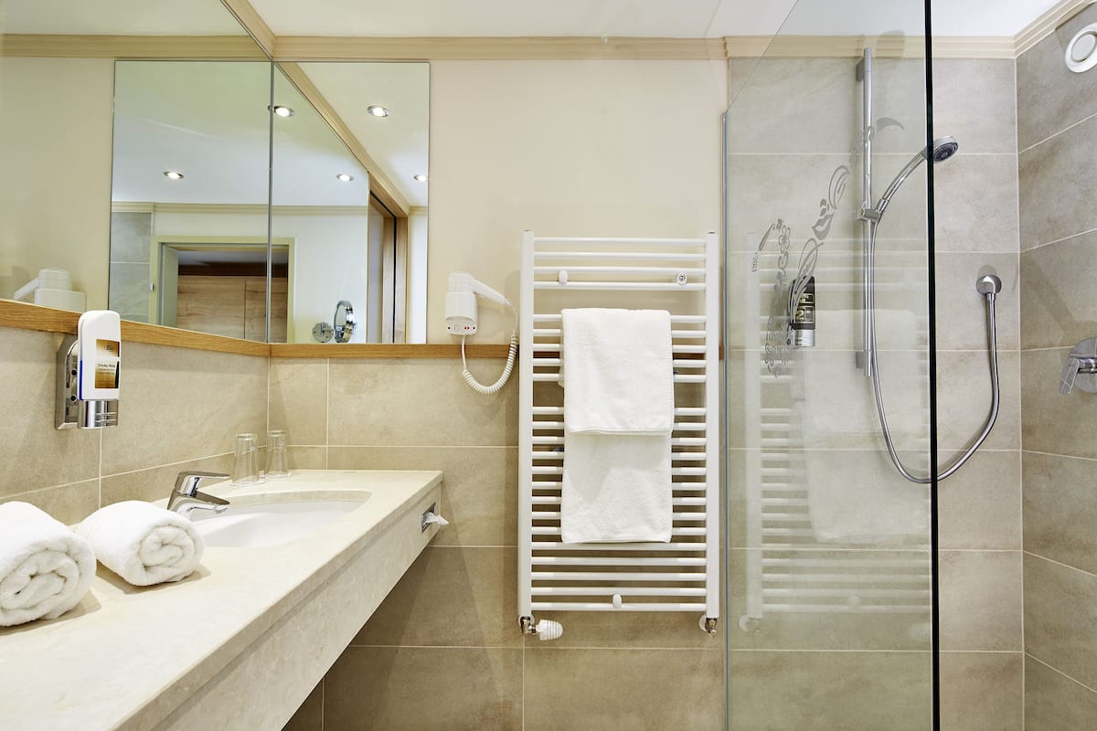 comfort room, 1 queen bed with sofa bed, non smoking, mountain view | bathroom | bathrobes, slippers, towels