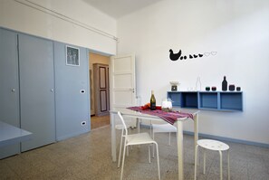 Apartment, 3 Bedrooms | Private kitchen | Full-size fridge, oven, stovetop, cookware/dishes/utensils - Casa Parini (Imperia)