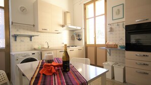 Apartment, 3 Bedrooms | Private kitchen - Casa Parini (Imperia)