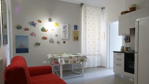 Appartement, 2 chambres | Repas dans la chambre