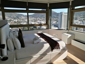 In-room safe, individually decorated, individually furnished - Cartwrights Apartments (Cape Town)