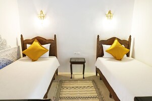 Suíte júnior, 1 quarto | Roupas de cama premium, cofres nos quartos, quartos à prova de som