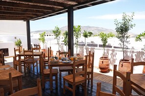 Outdoor dining - Riad Alassala Fes (Fes)