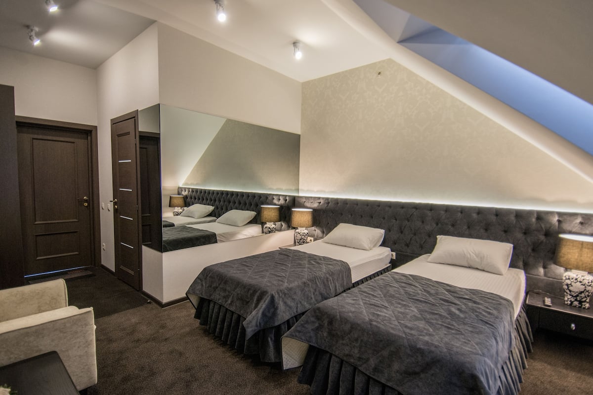 Camera Deluxe con letto matrimoniale o 2 letti singoli, 2 letti singoli, non fumatori | Con stile personalizzato, con arredamento individuale, tende oscuranti