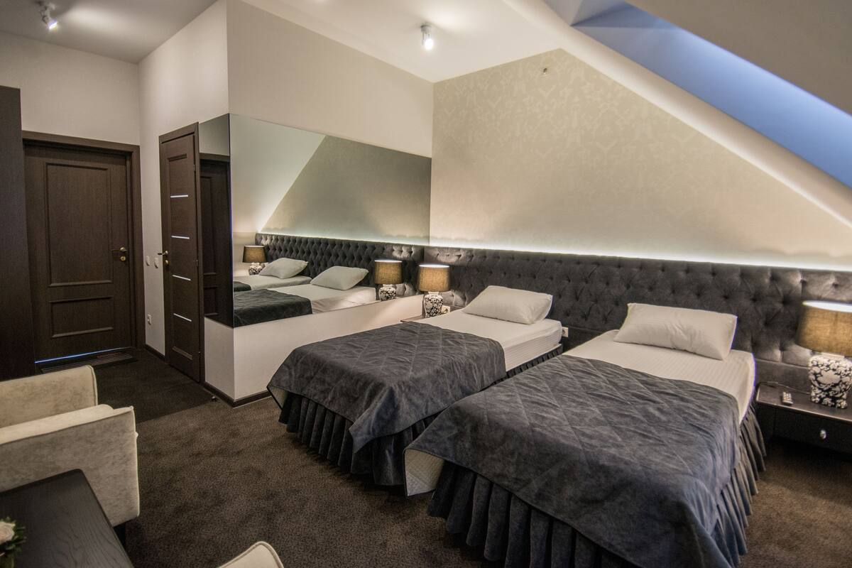Camera Deluxe con letto matrimoniale o 2 letti singoli, 2 letti singoli, non fumatori | Con stile personalizzato, con arredamento individuale, tende oscuranti