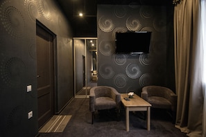 Doppia Deluxe, 1 letto queen, non fumatori | Con stile personalizzato, con arredamento individuale, tende oscuranti