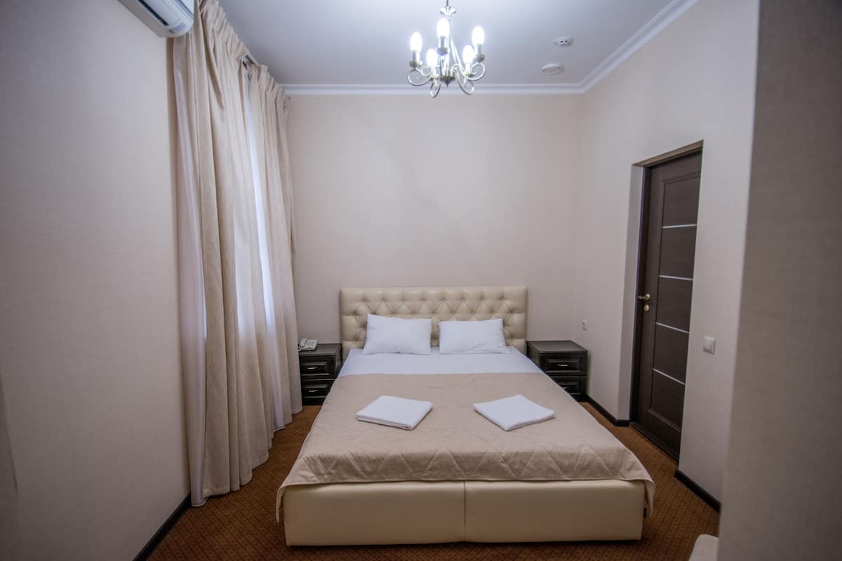 Doppia Business, 1 letto queen | Con stile personalizzato, con arredamento individuale, tende oscuranti