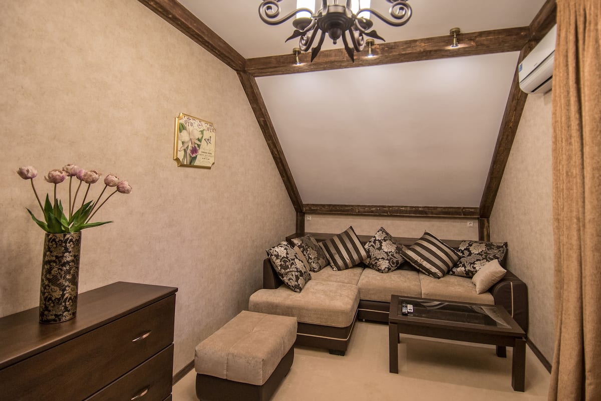 Quadrupla Luxury, 1 letto king con divano letto, non fumatori | Soggiorno | TV a schermo piatto