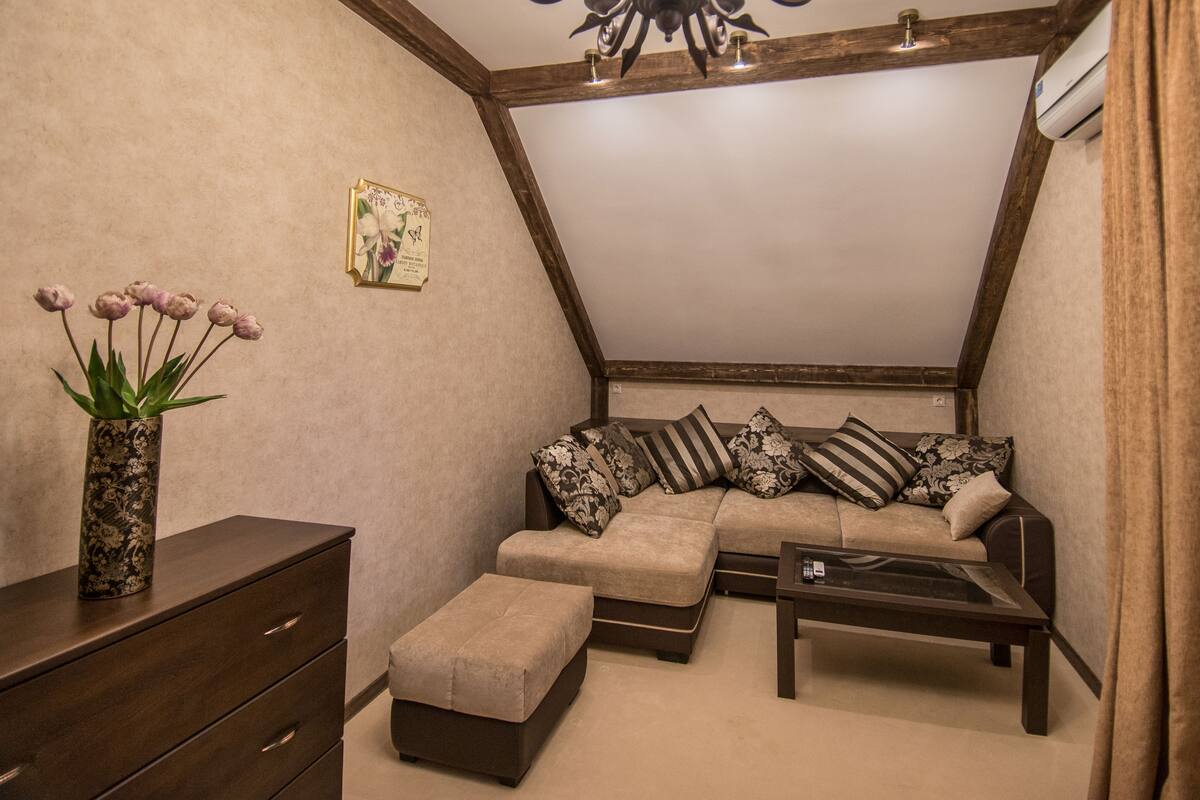 Quadrupla Luxury, 1 letto king con divano letto, non fumatori | Soggiorno | TV a schermo piatto