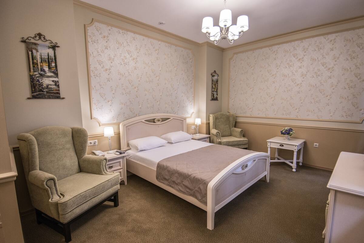 Suite Exclusive, 1 letto queen, non fumatori | Con stile personalizzato, con arredamento individuale, tende oscuranti