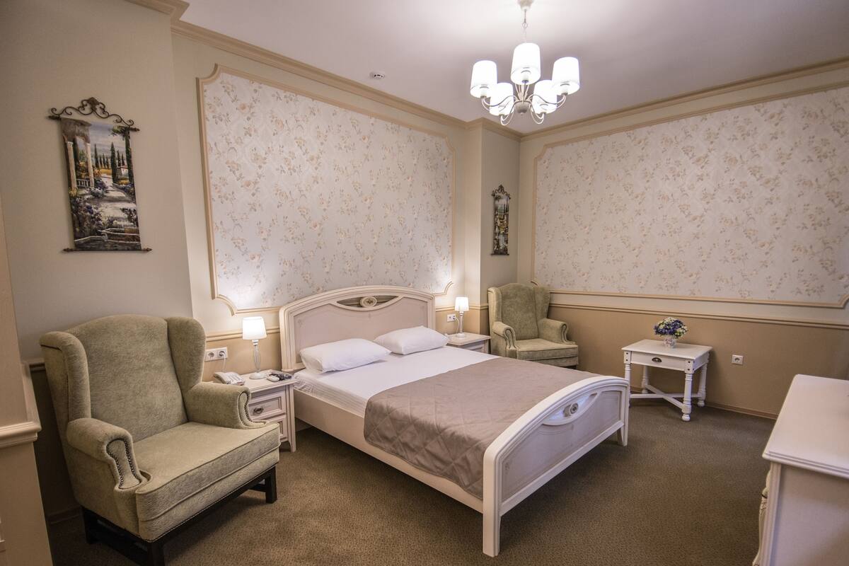 Suite Exclusive, 1 letto queen, non fumatori | Con stile personalizzato, con arredamento individuale, tende oscuranti