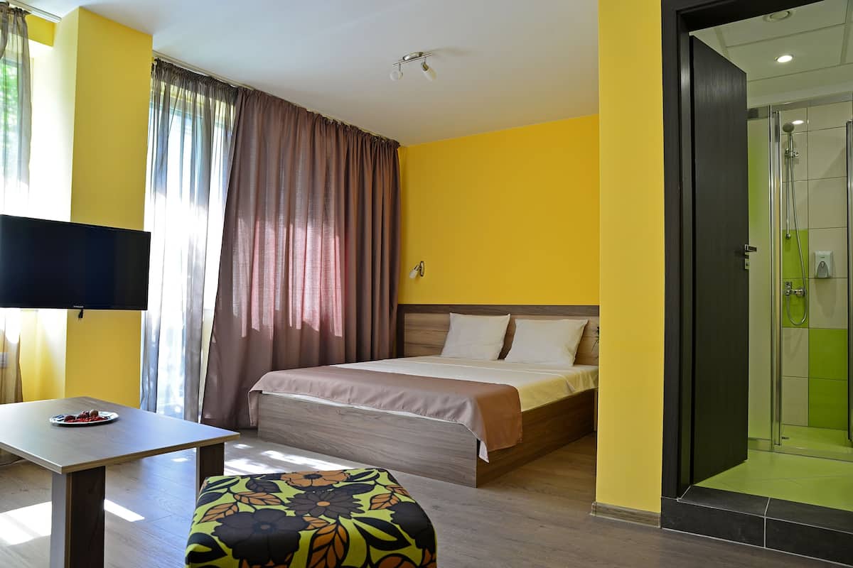 Habitación cuádruple | 1 dormitorio, decoración individual, mobiliario individual