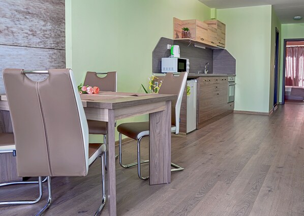 Zephyr Apartment | Cocineta privada | Utensilios de cocina 