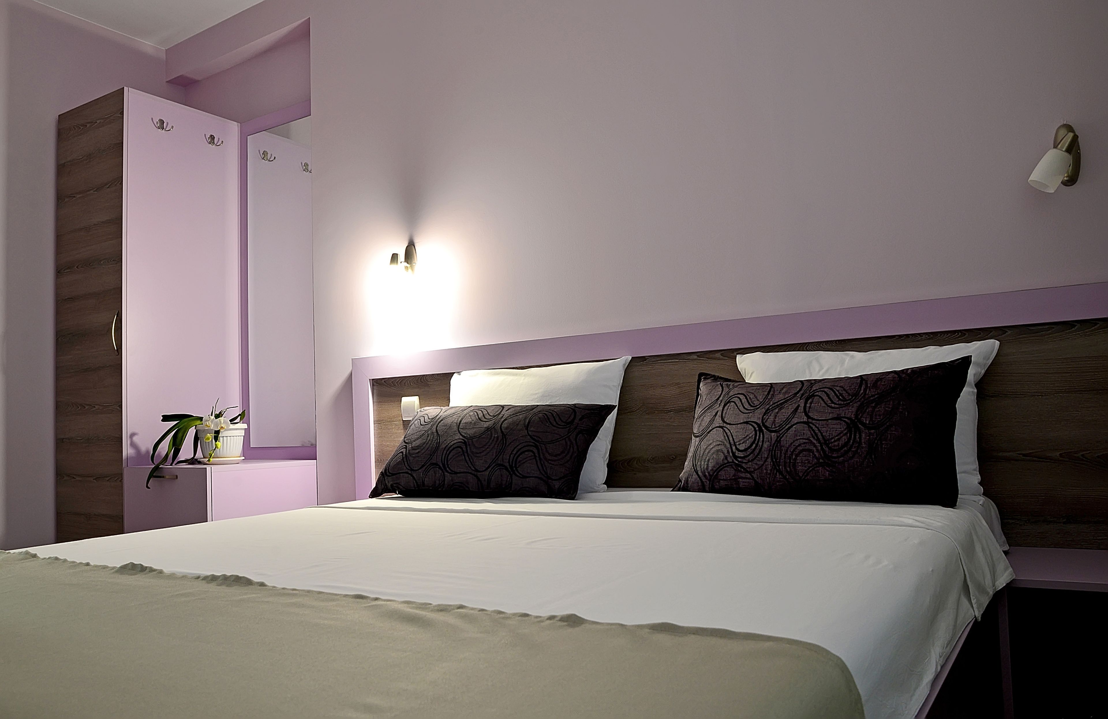 double room | 1 bedroom, individually decorated, individually furnished