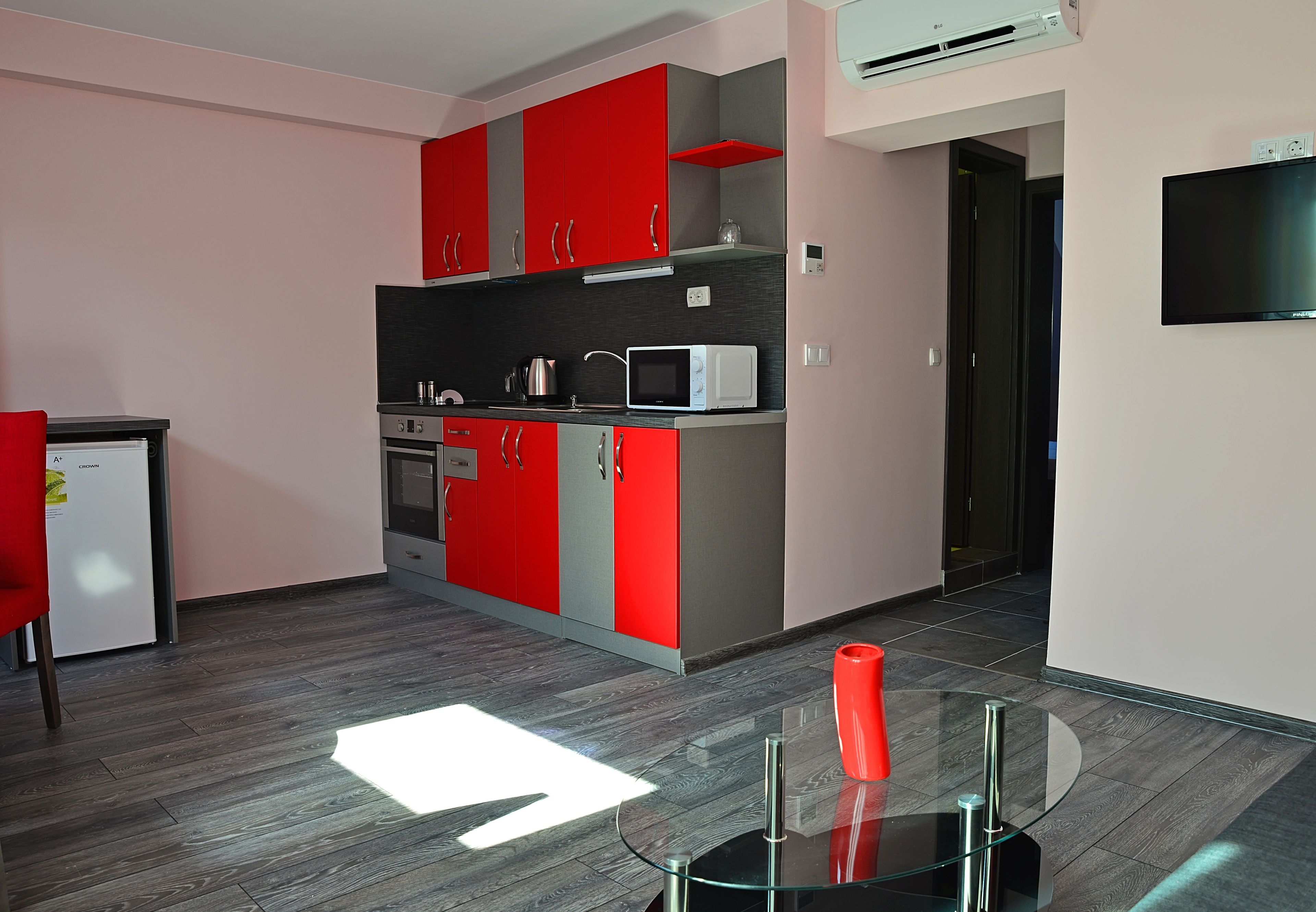 carpe diem apartment | private kitchenette | cookware/dishes/utensils