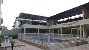 A courtyard with a swimming pool, a covered seating area, and a building with balconies. - Akma Signature Hotel & Suites (Ibadan)